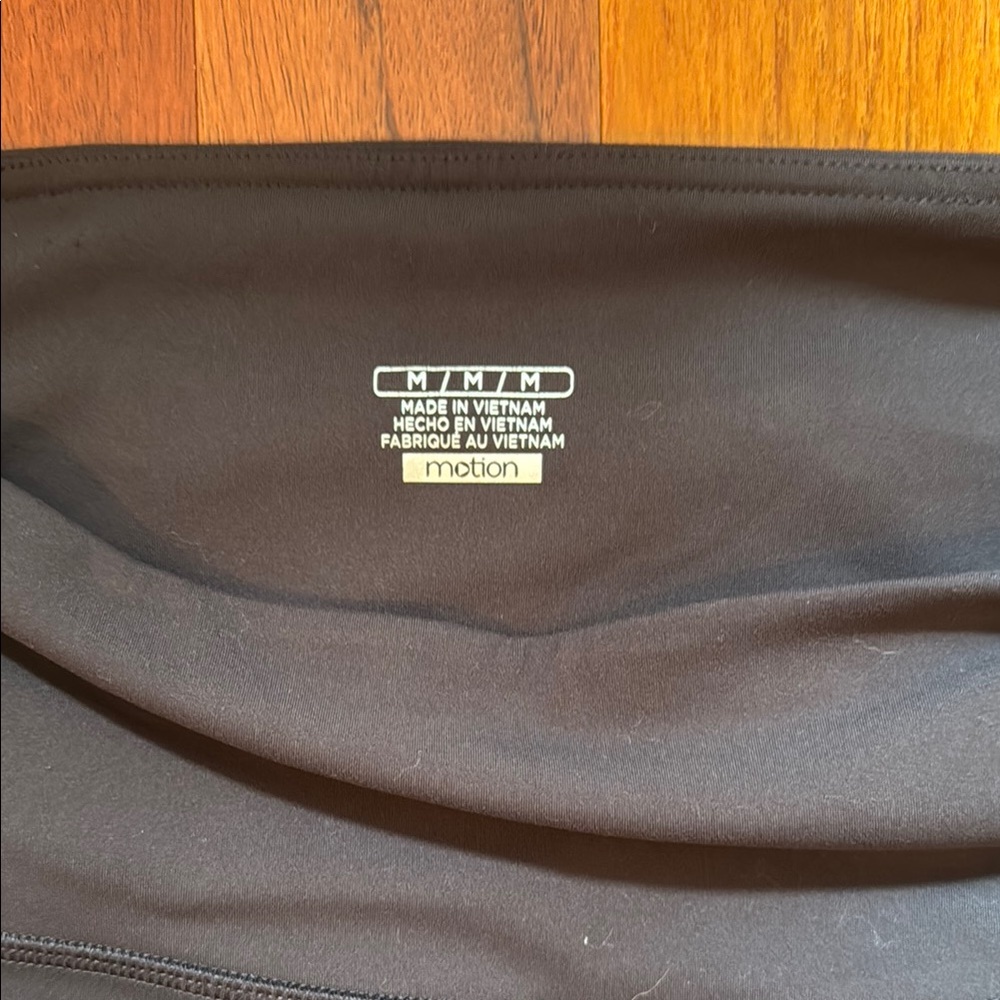 Motion | Charcoal Leggings with Light Grey Stripe Detail | Size Medium - Picture 5 of 5